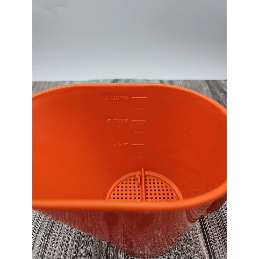 Vintage Rubbermaid Hand Held 3-Cup Sifter Orange Heavy Duty Plastic 2748